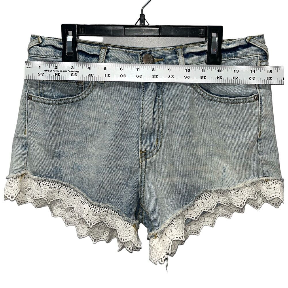 Free People Lacey Cutoff Daisy Wash Distressed Denim Shorts Size 26 Cottagecore - Picture 6 of 10